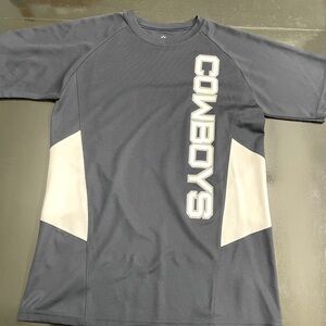 Dallas Cowboy tshirt. Size small grey kids xl 14-16